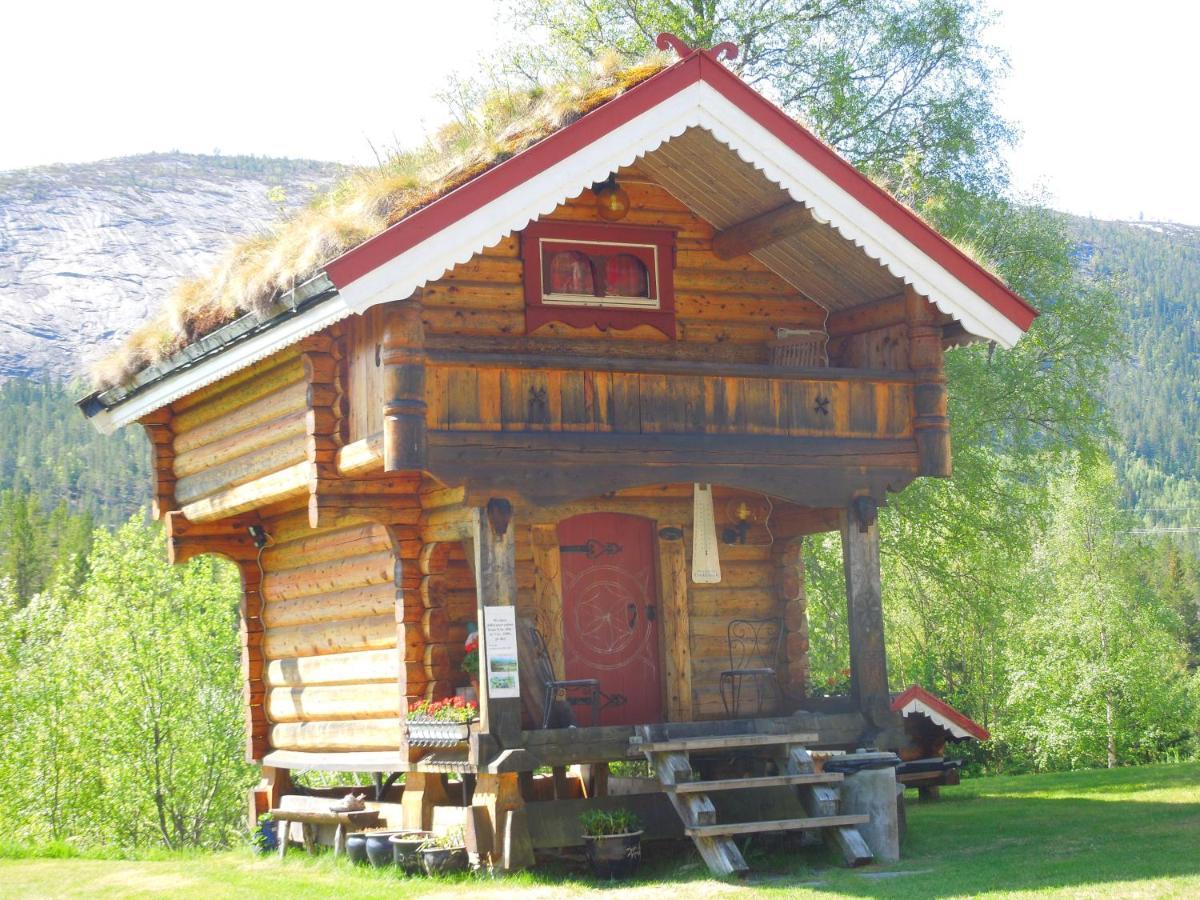 Lie Hytteutleige - Gjestegård - Thor Fine Art Amdals Verk